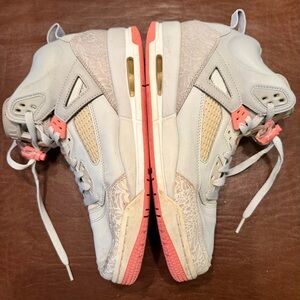 Nike Kids Sneakers in White and Pink